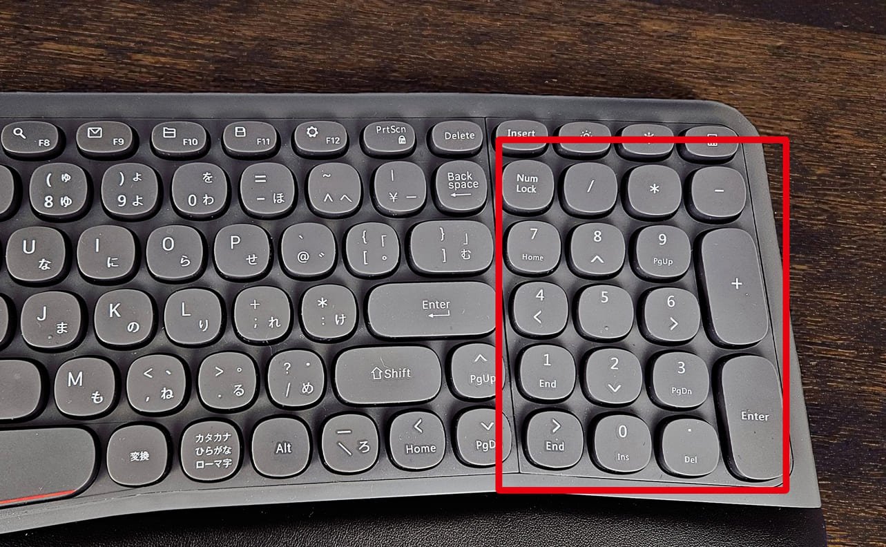 テンキー付きのフルサイズキーボード